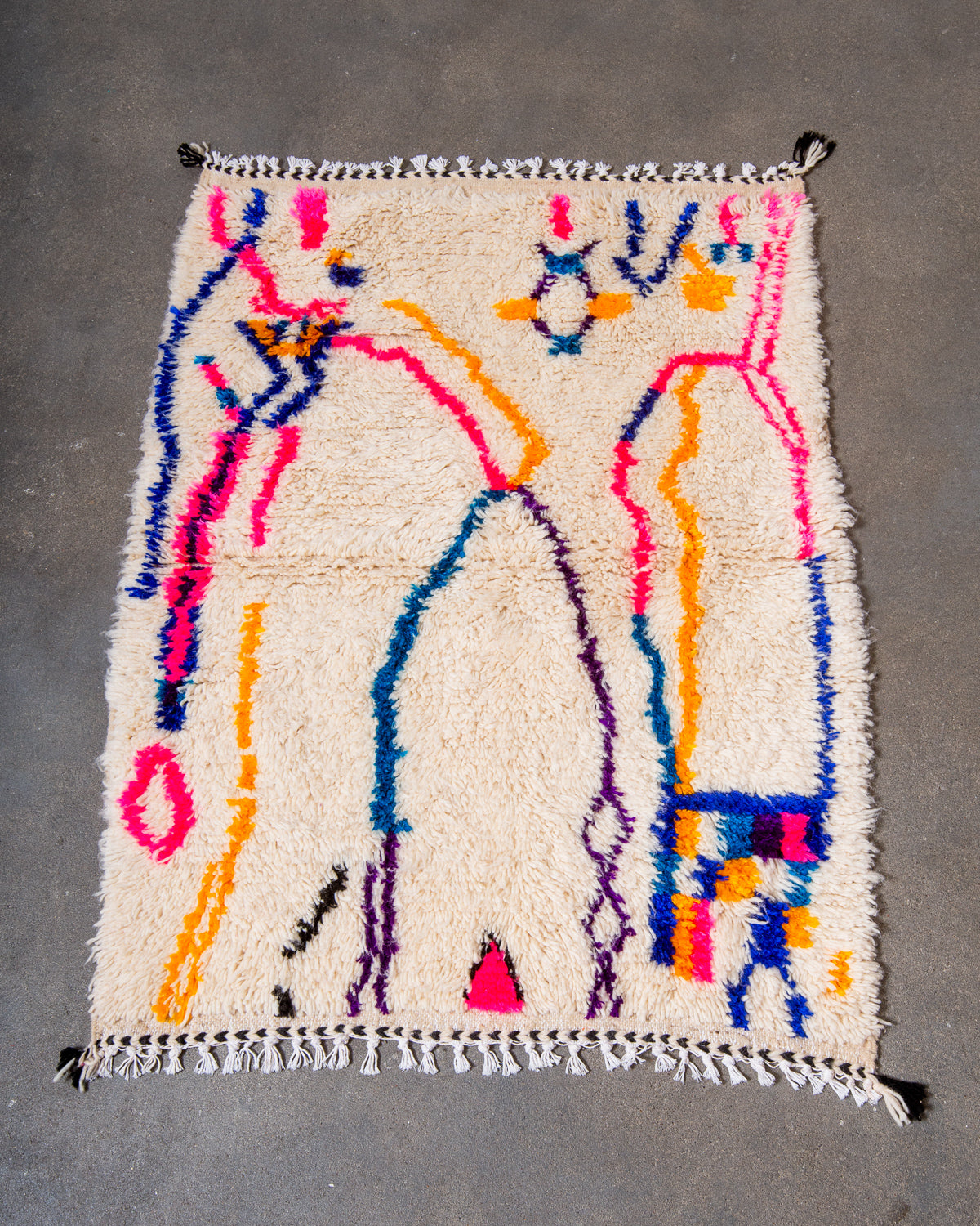 Modern designer handcrafted Berber rug from Morocco. Azilal rug with beautiful colours and patterns. Made of sheep’s wool and colourful cotton.